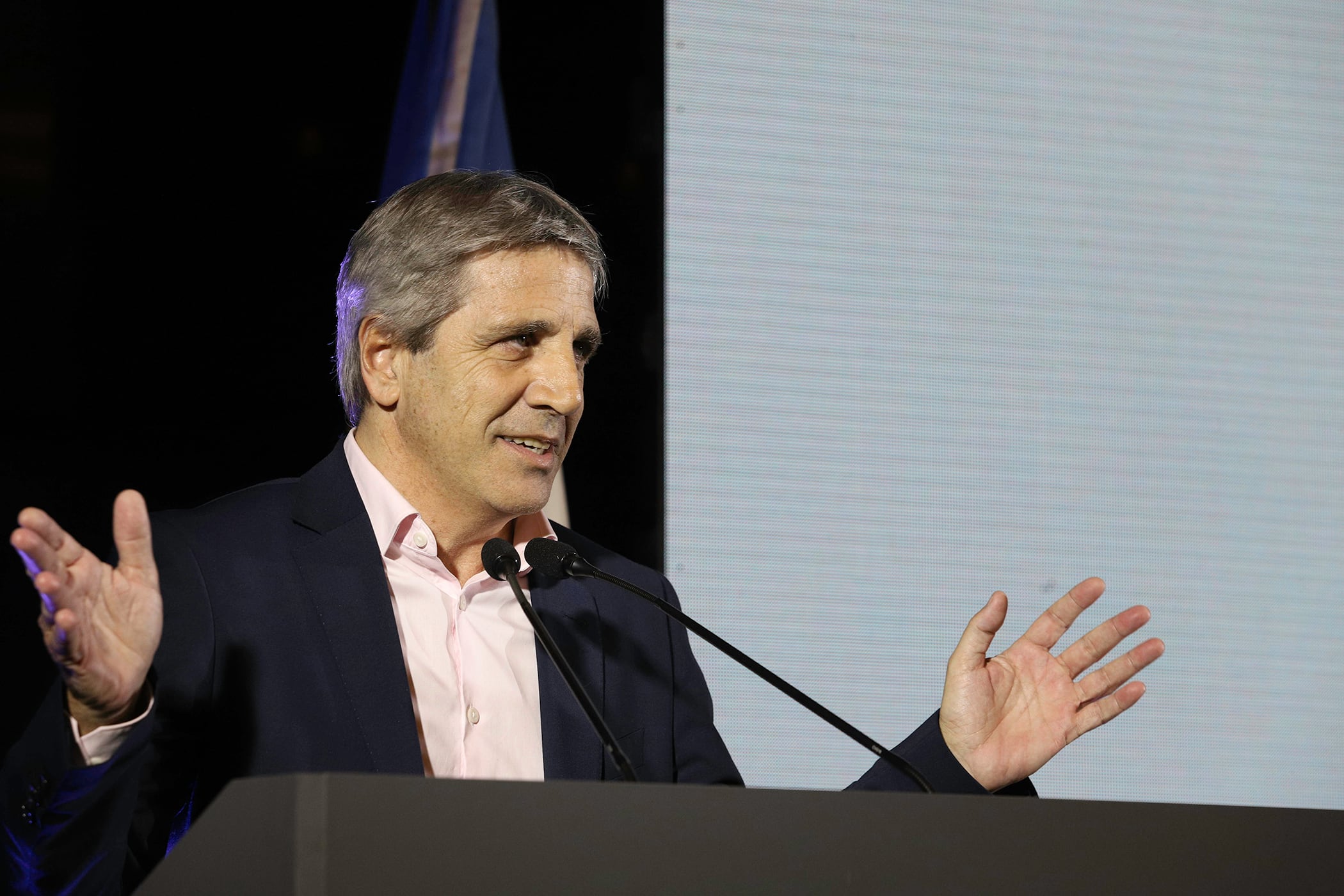 Toto Caputo se resiste a volver al Congreso para defender el presupuesto