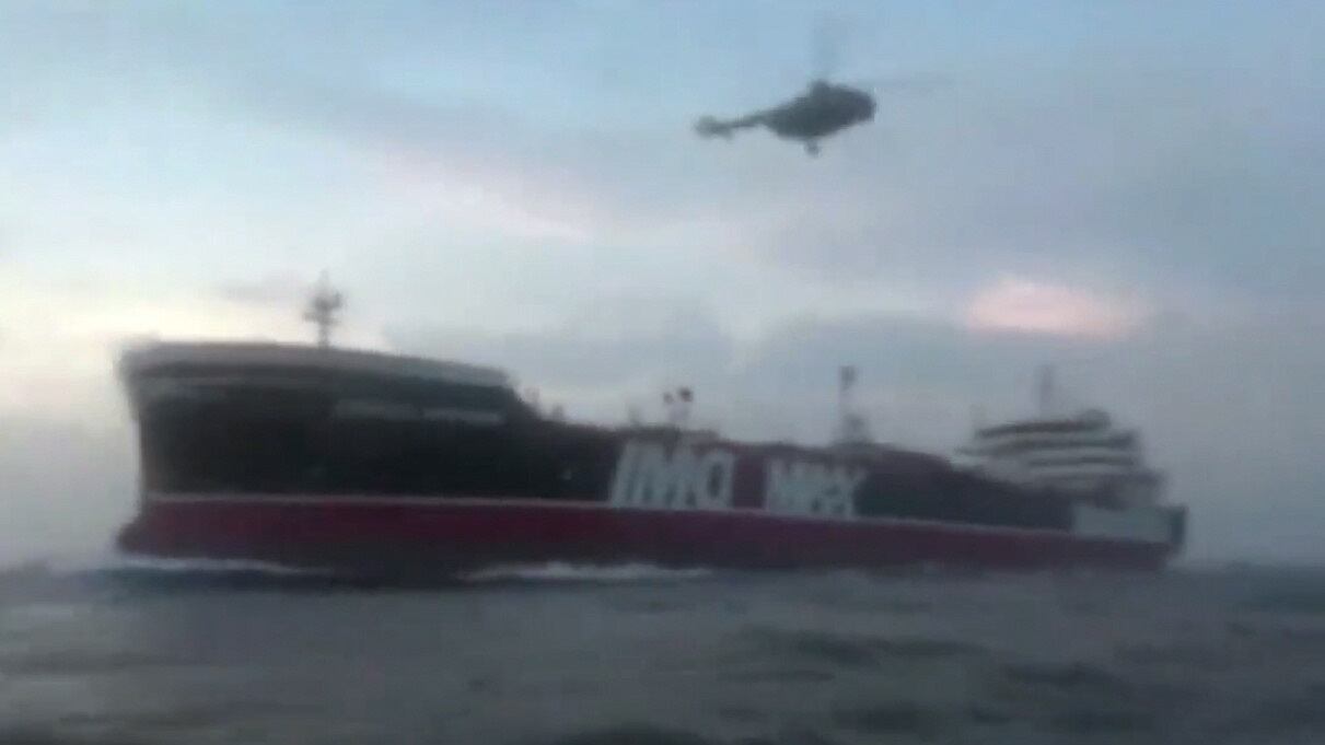 Captura de video de la Guardia Nacional iraní al abordar el petrolero británico.