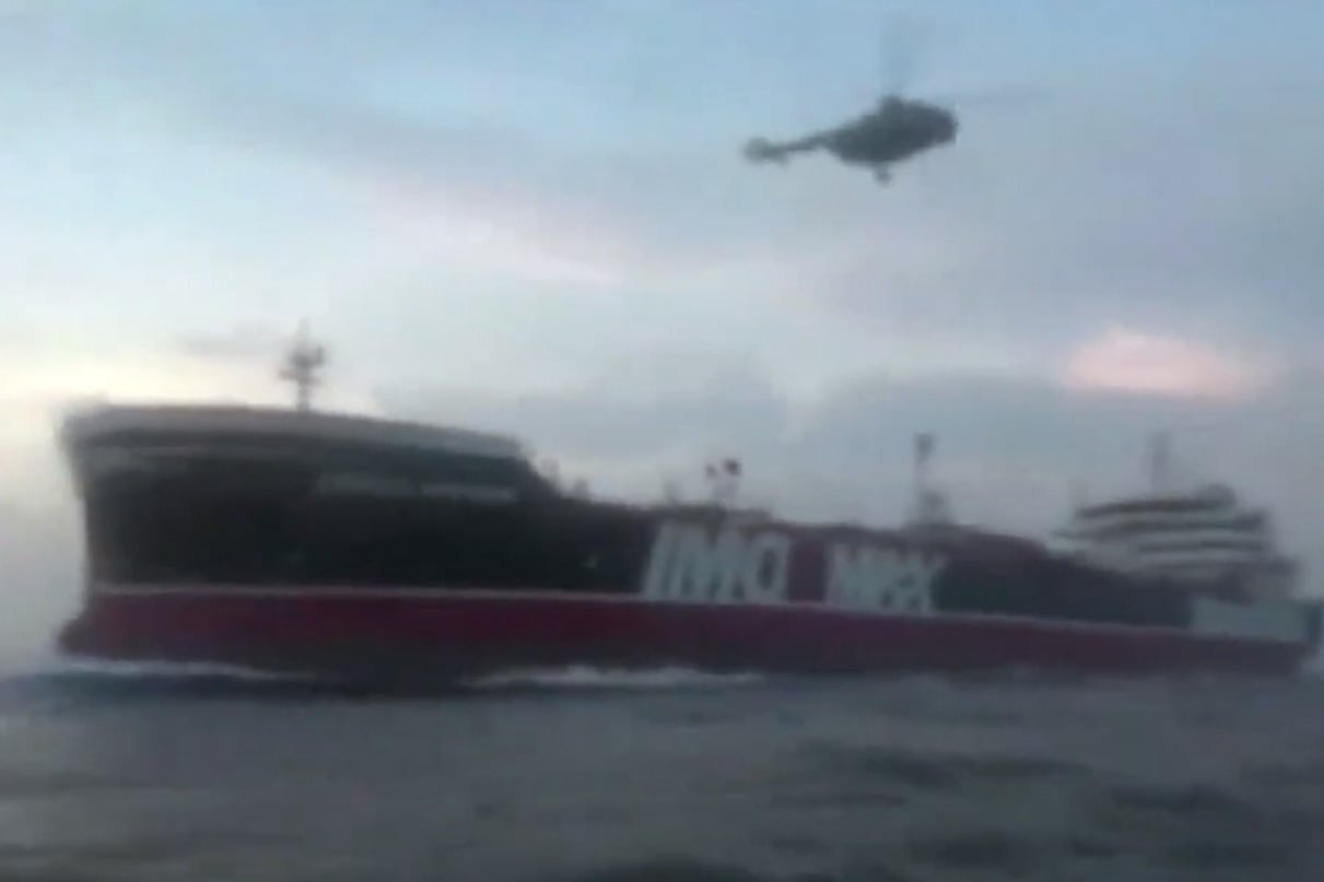 Captura de video de la Guardia Nacional iraní al abordar el petrolero británico.