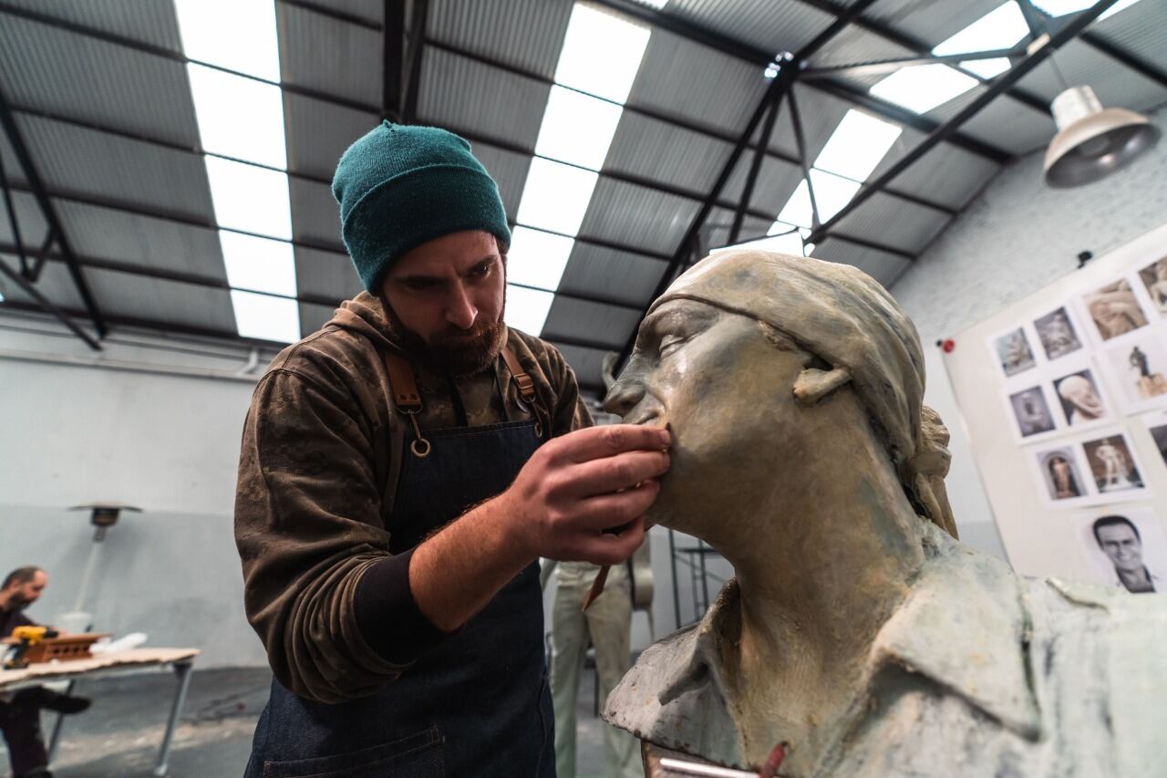 La escultura mide tres metros, que serán cinco si se suma la base 