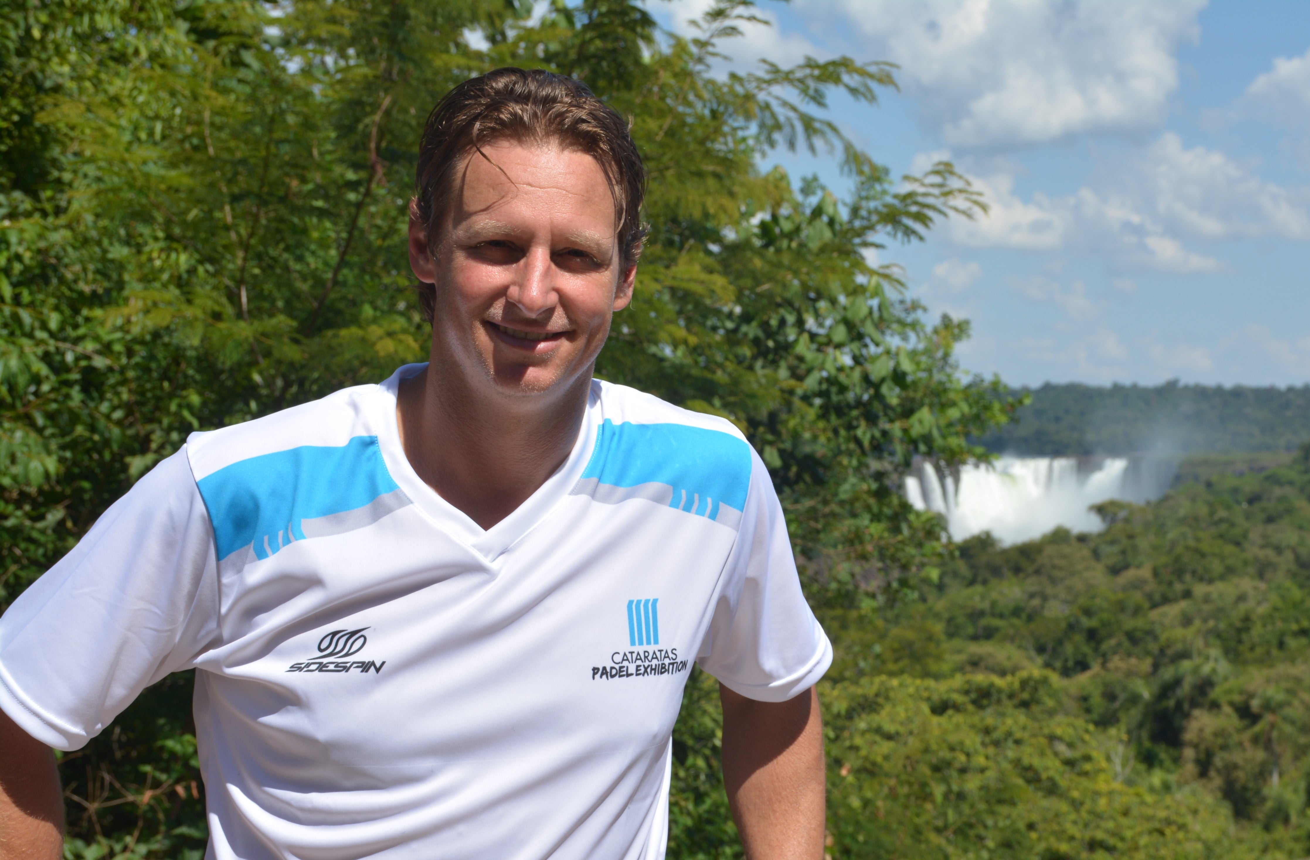 David Nalbandian posa en el Parque Nacional Iguazú.