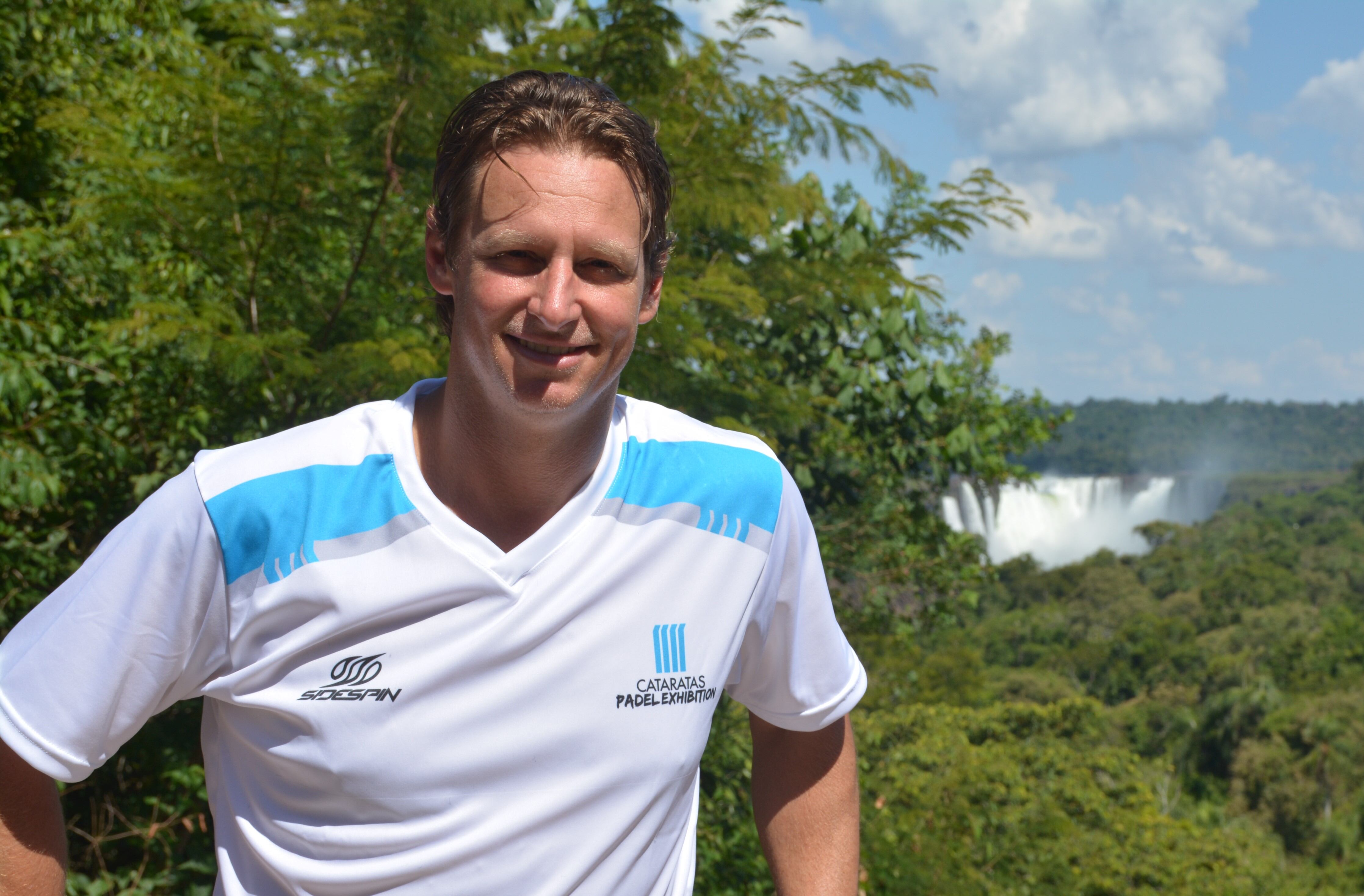 David Nalbandian posa en el Parque Nacional Iguazú.