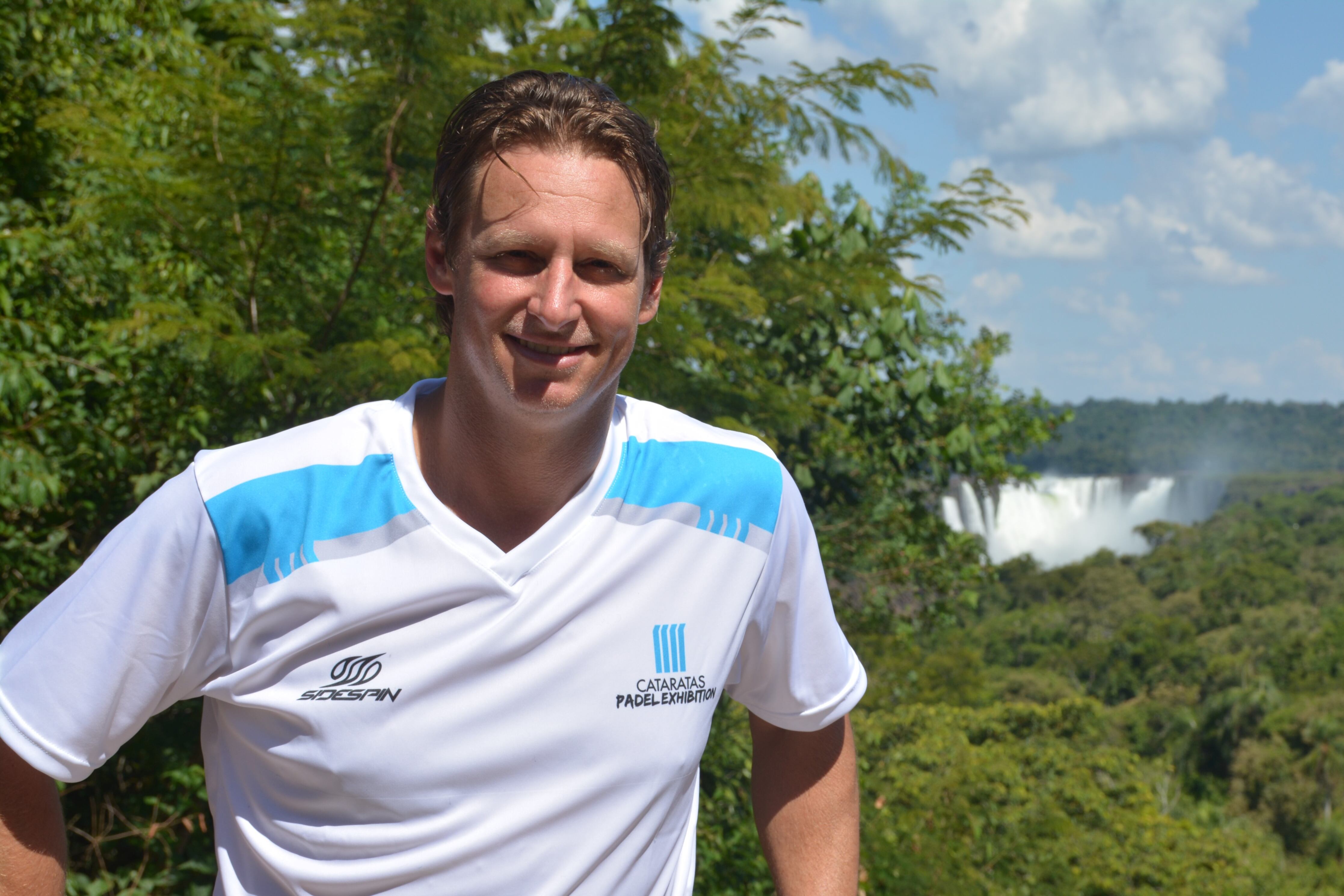 David Nalbandian posa en el Parque Nacional Iguazú.