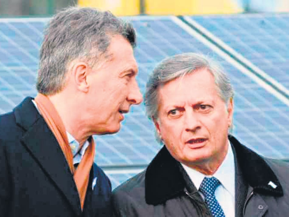 El presidente Mauricio Macri junto al ministro de Energía, Juan José Aranguren. 
