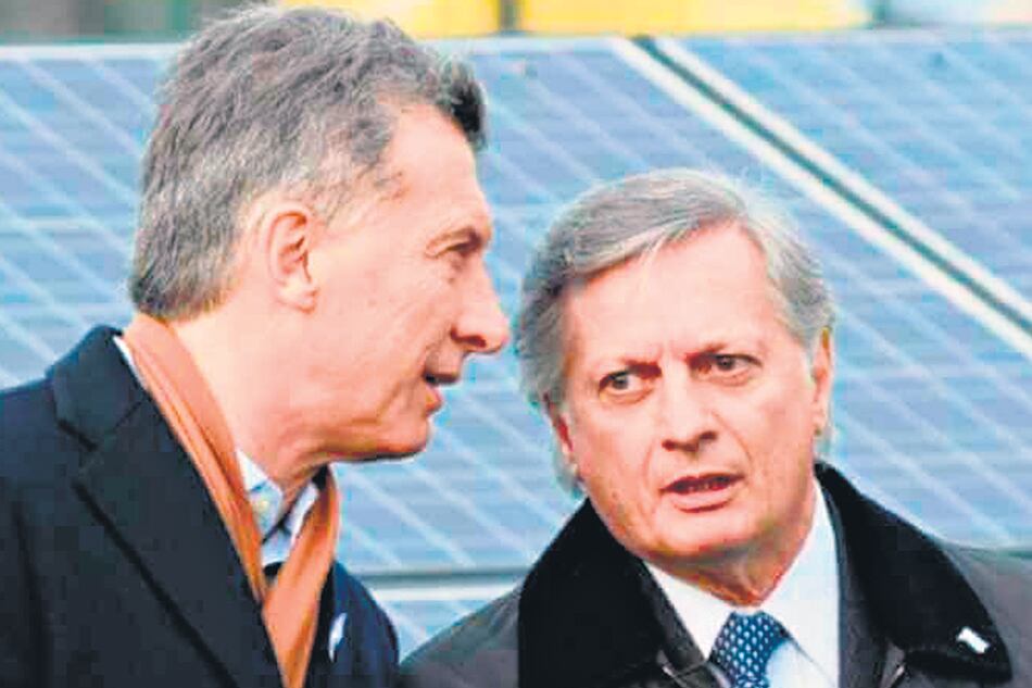 El presidente Mauricio Macri junto al ministro de Energía, Juan José Aranguren.