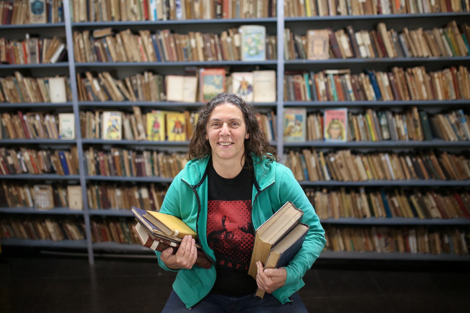 Estela, vecina de Parque Chas que lleva adelante la Biblioteca Popular “El Resplandor” en el Club Saber.