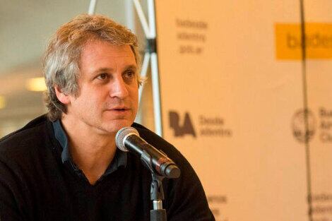 El jefe de Gabinete de CABA, Felipe Miguel, precisó que las vallas frente a la casa de Cristina Fernández se mantendrán por tiempo indeterminado por la caravana de militantes y simpatizantes.