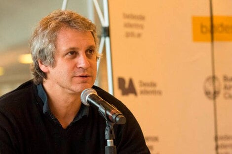 El jefe de Gabinete de CABA, Felipe Miguel, precisó que las vallas frente a la casa de Cristina Fernández se mantendrán por tiempo indeterminado por la caravana de militantes y simpatizantes.