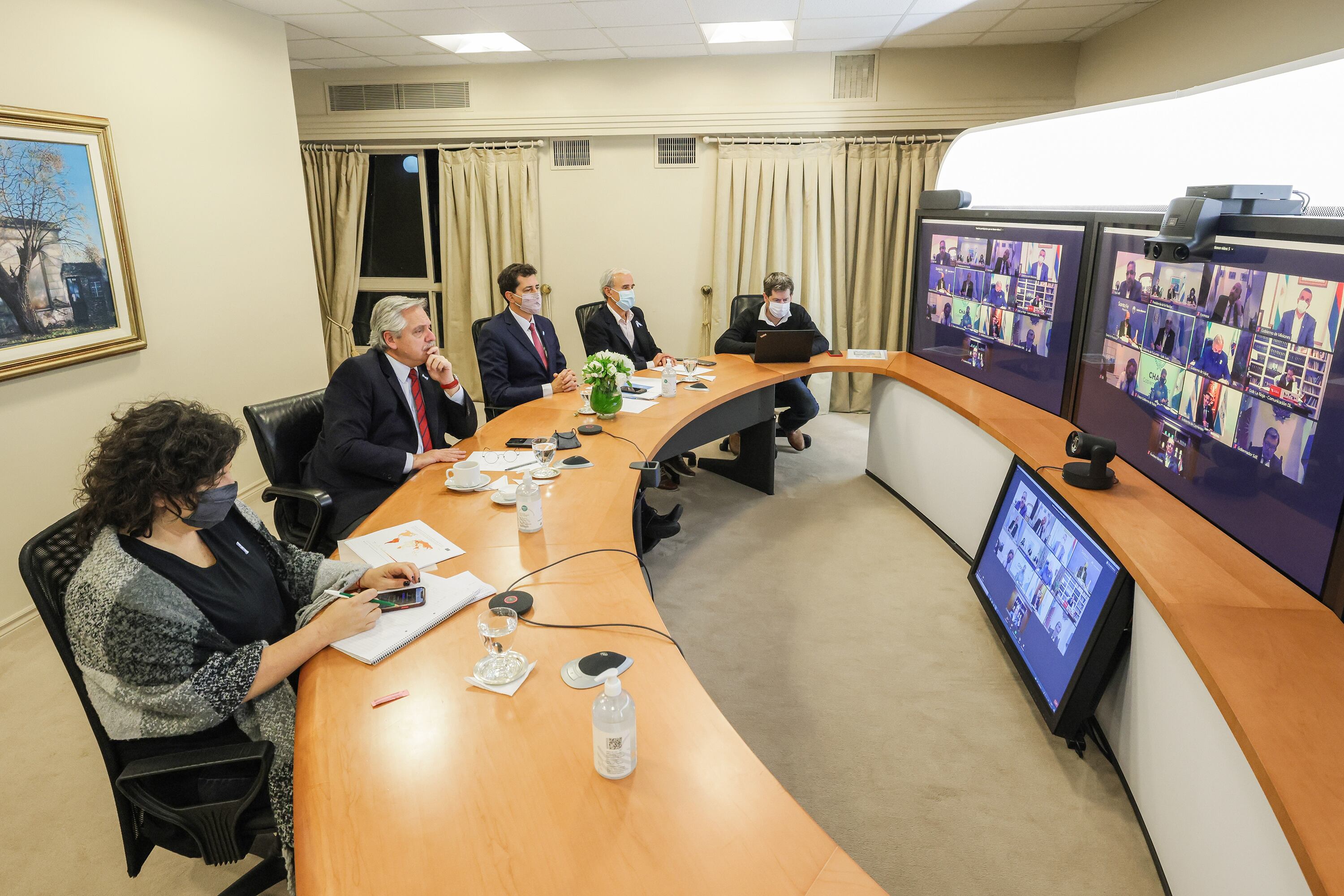Desde la Quinta de Olivos, el Jefe de Estado dialogó con los mandatarios provinciales.