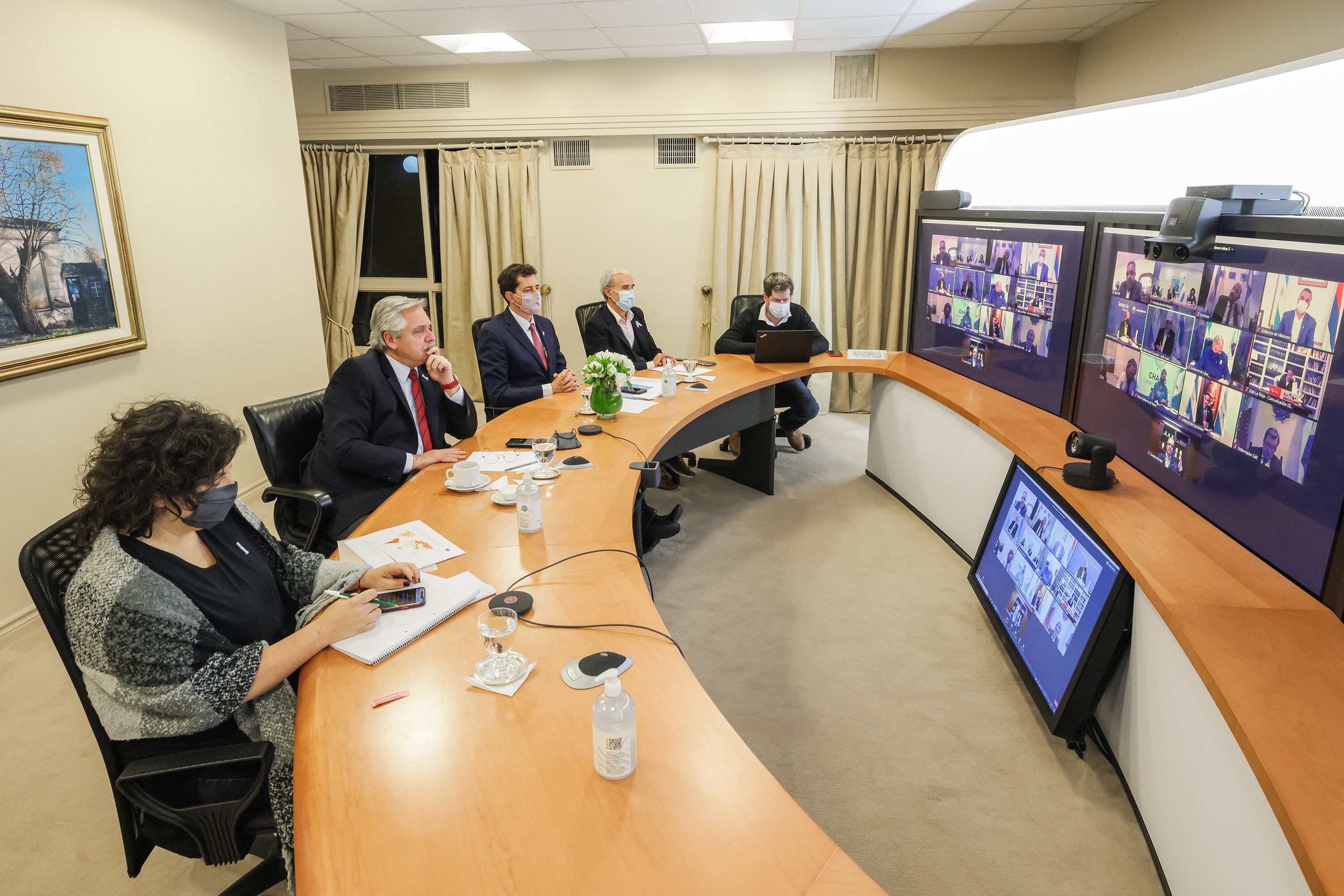 Desde la Quinta de Olivos, el Jefe de Estado dialogó con los mandatarios provinciales.
