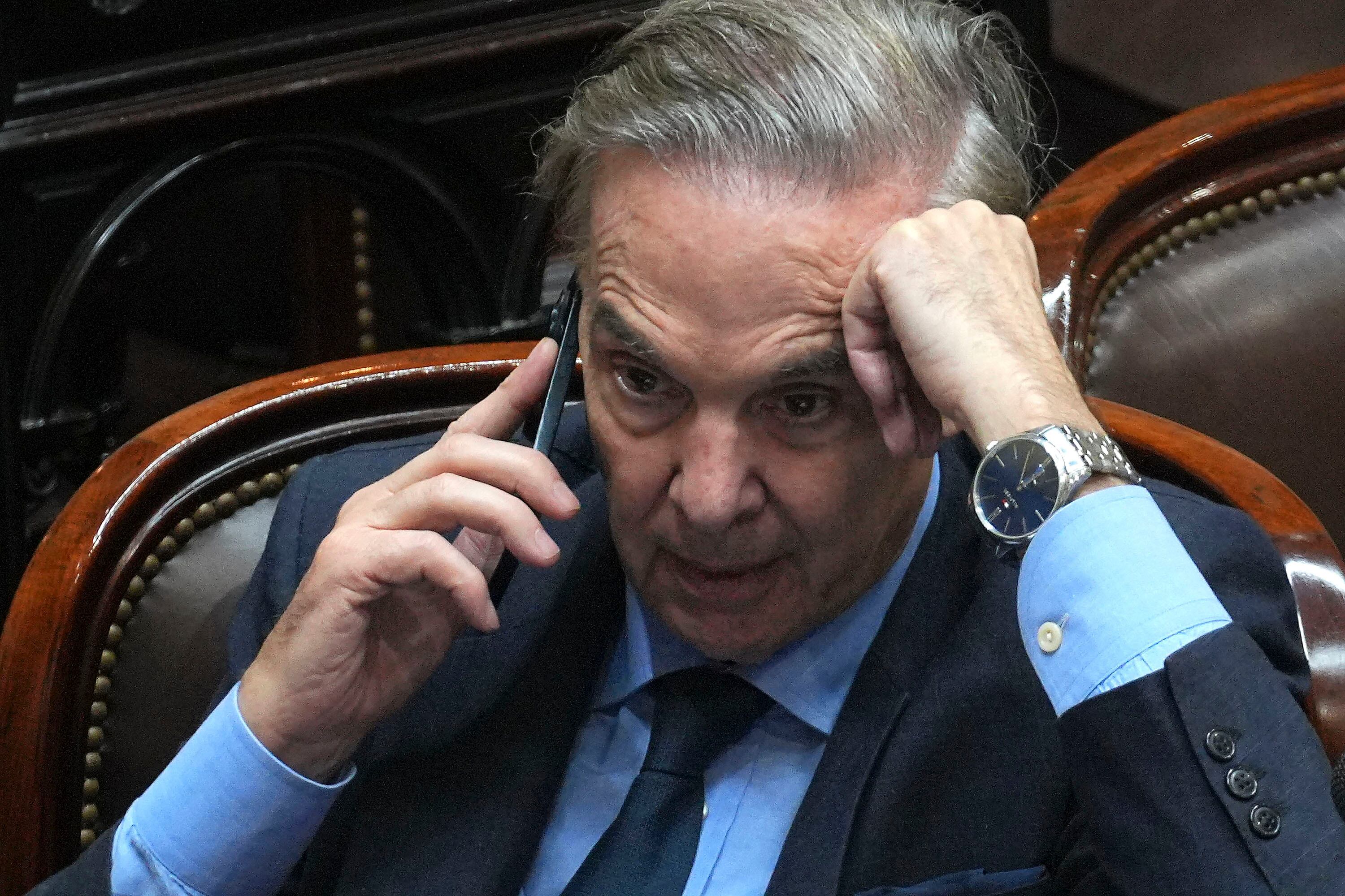 Miguel Ángel Pichetto, en su cuenta de X,  apuntó contra la intervención del gobierno para planchar el dólar