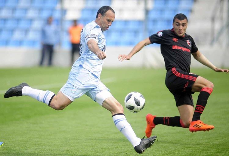 Una imagen del partido jugado en la cancha de Temperley.