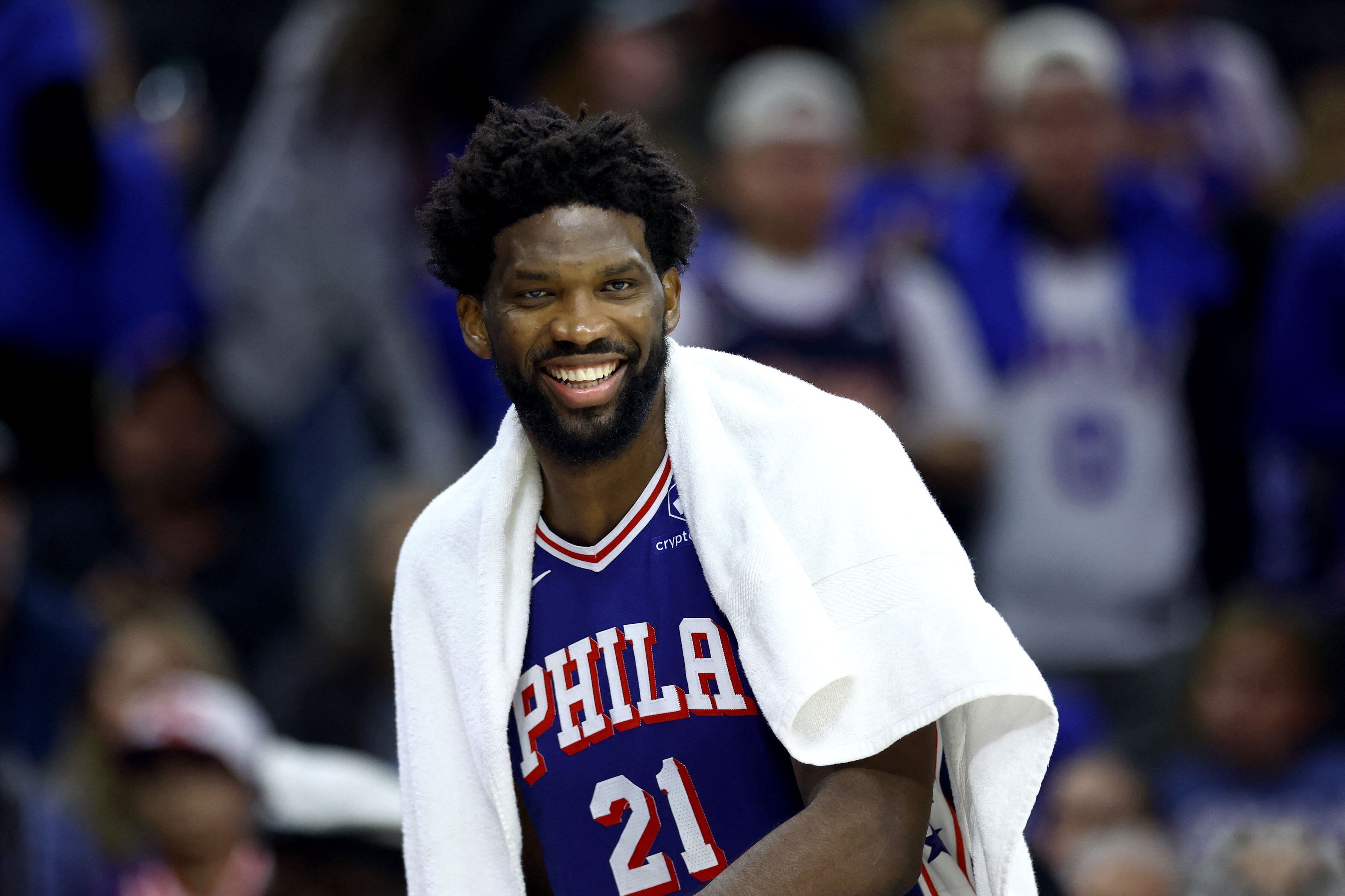 Embiid, el pivote de los Sixers, sancionado por imitar al arquero de La Scaloneta