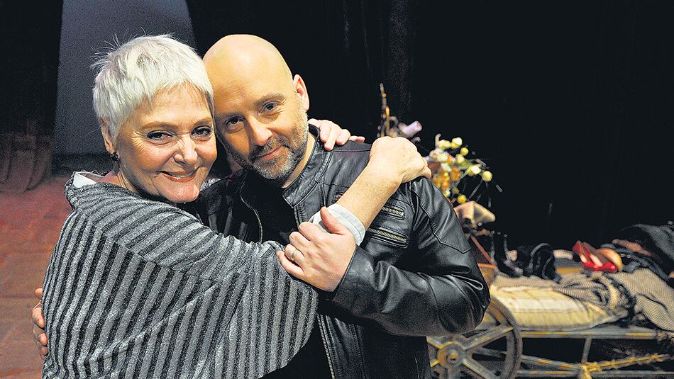 “El teatro está para hacer pensar y para exponer ideas”, coinciden Lapacó y Muscari sobre la obra de Brecht.