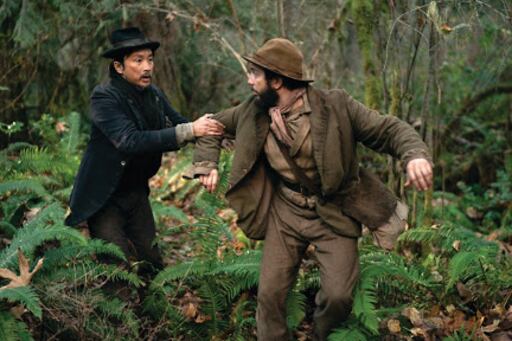 King-Lu (Orion Lee) y “Cookie” Figowitz (John Magaro), en problemas.