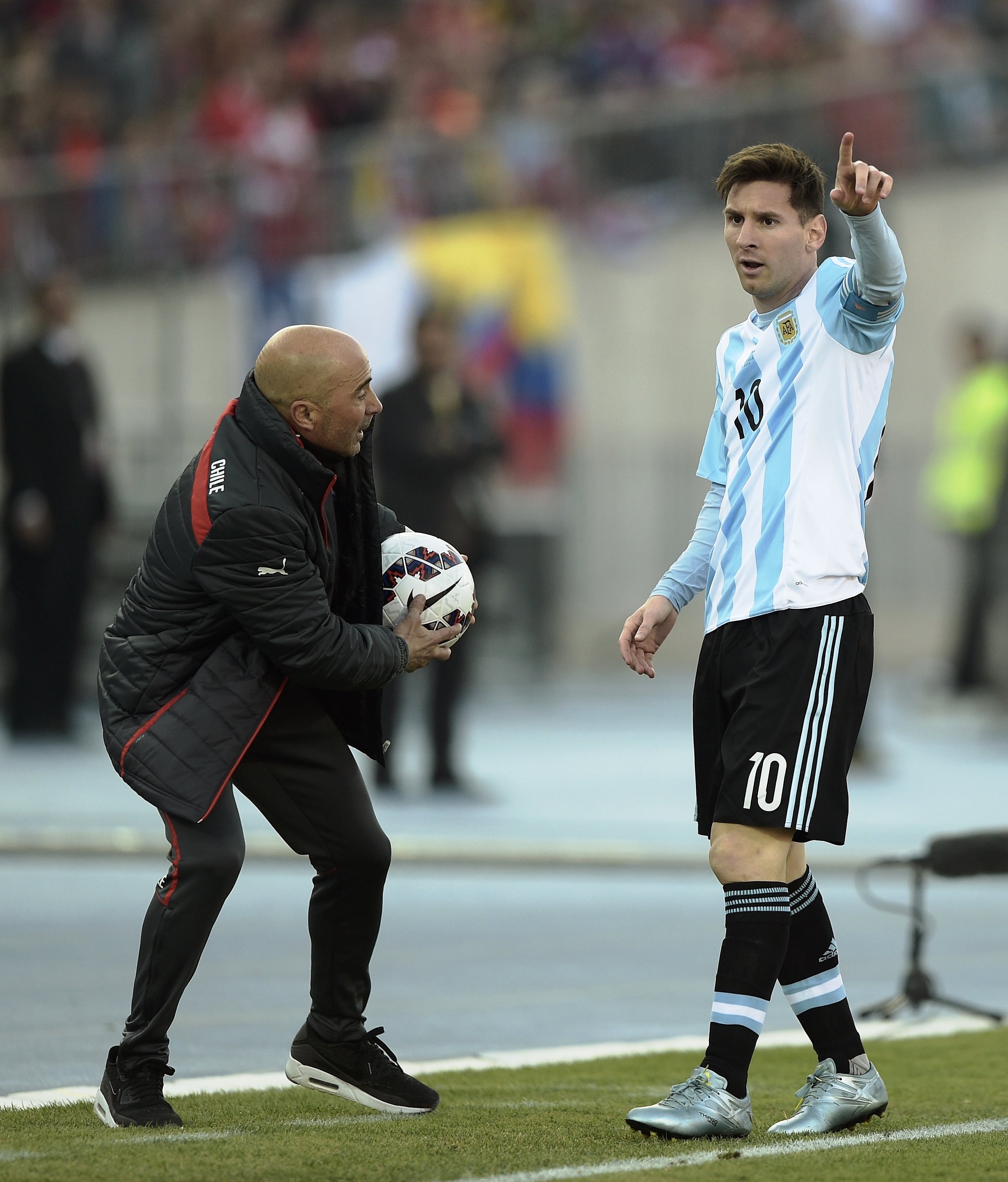 De verlo desde el banco contrario, Sampaoli pasará ahora a dirigir a Messi.