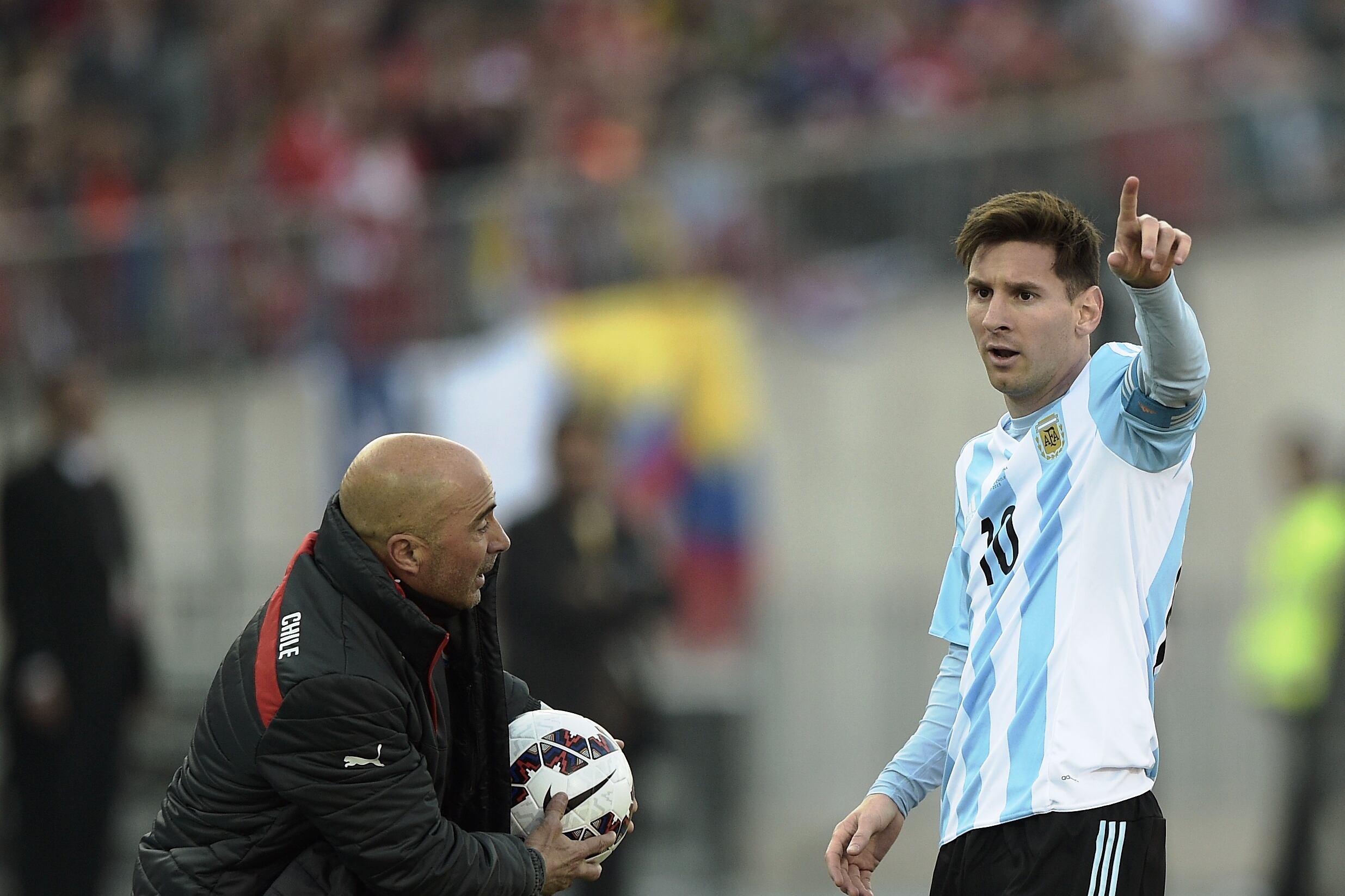 De verlo desde el banco contrario, Sampaoli pasará ahora a dirigir a Messi.