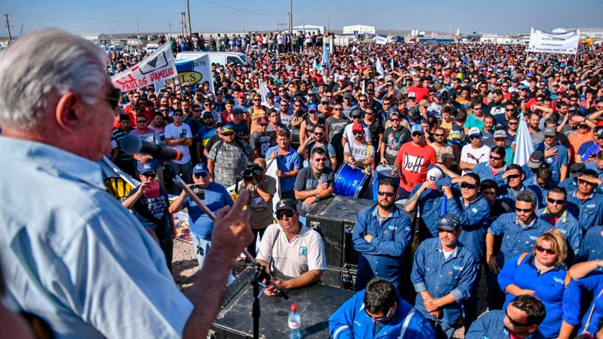 El sindicalista Guillermo Pereyra en febrero de este año durante una asamblea de trabajadores petroleros