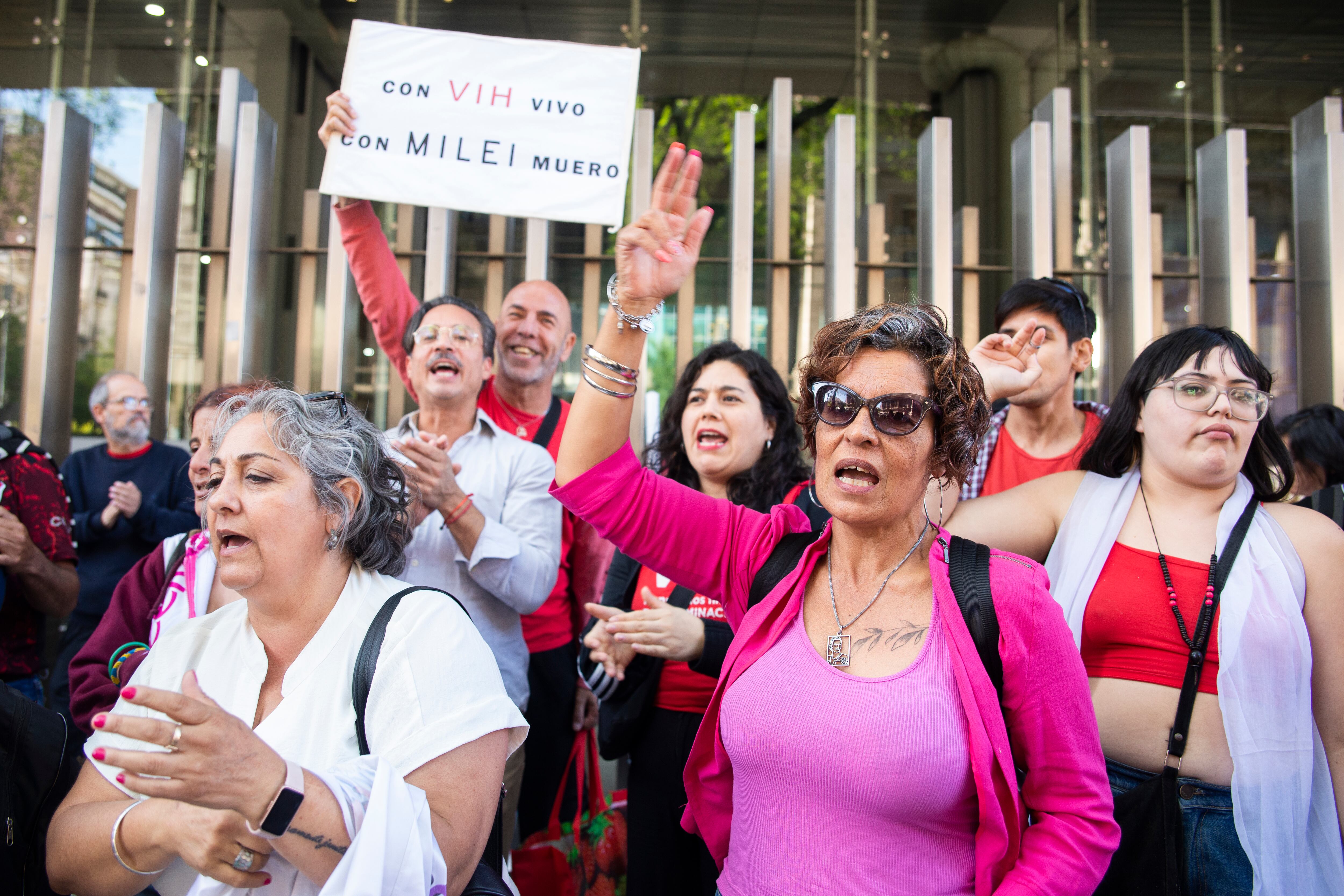 Protesta del Frente Nacional por la Salud de las Personas con VIH, Hepatitis y Tuberculosis frente al Congreso de la Nación