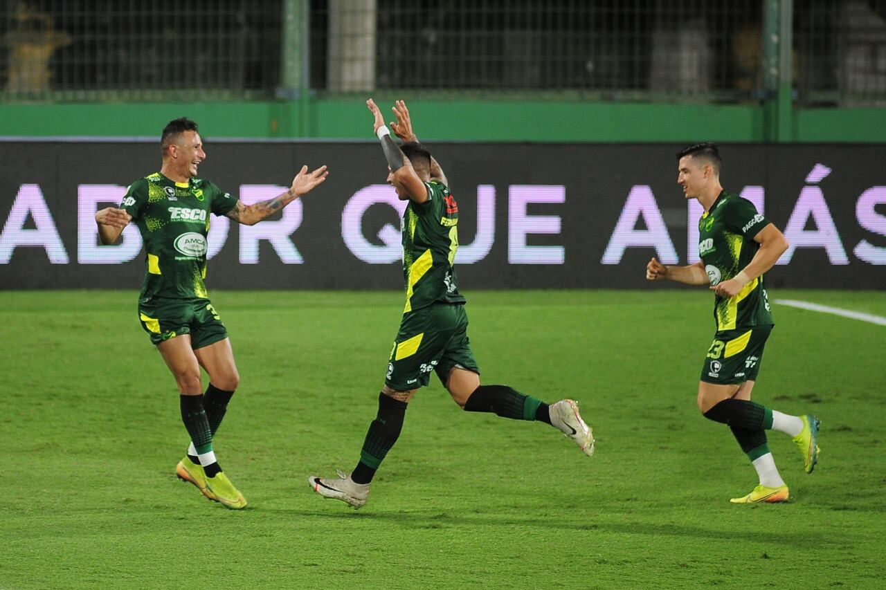 El Halcón fue contundente y superó a un descolorido Newell's.
