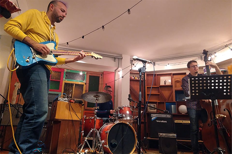 El trío de música experimental vuelve a Rosario con algunos temas nuevos.