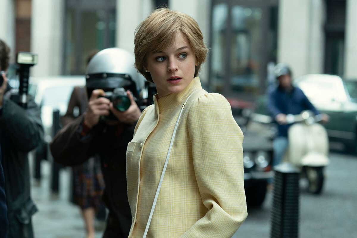 Emma Corrin en "The Crown", que acaparó los principales premios en la categoría Serie Dramática. 