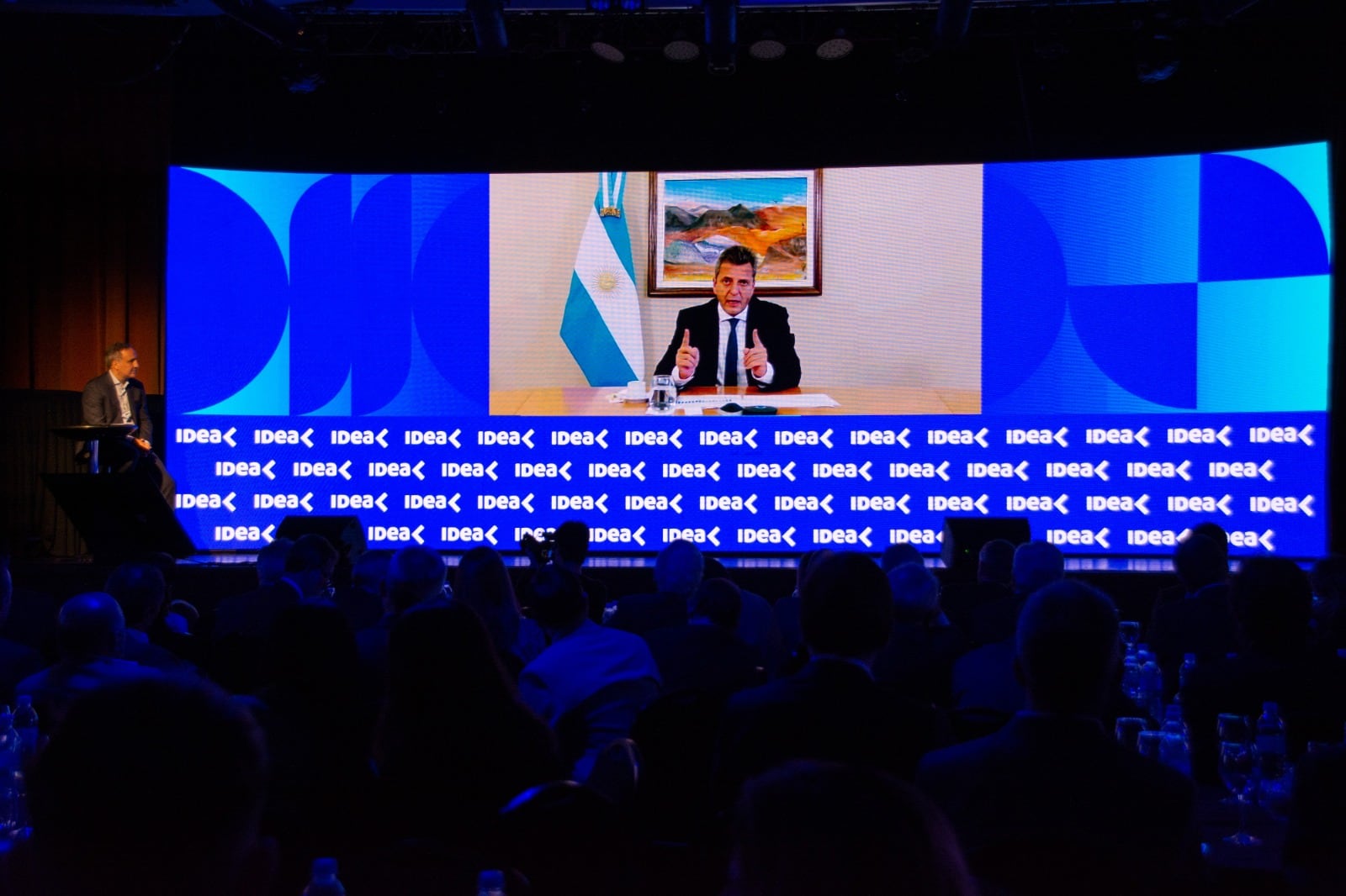 Massa expuso de manera remota en el evento de energía organizado por IDEA.