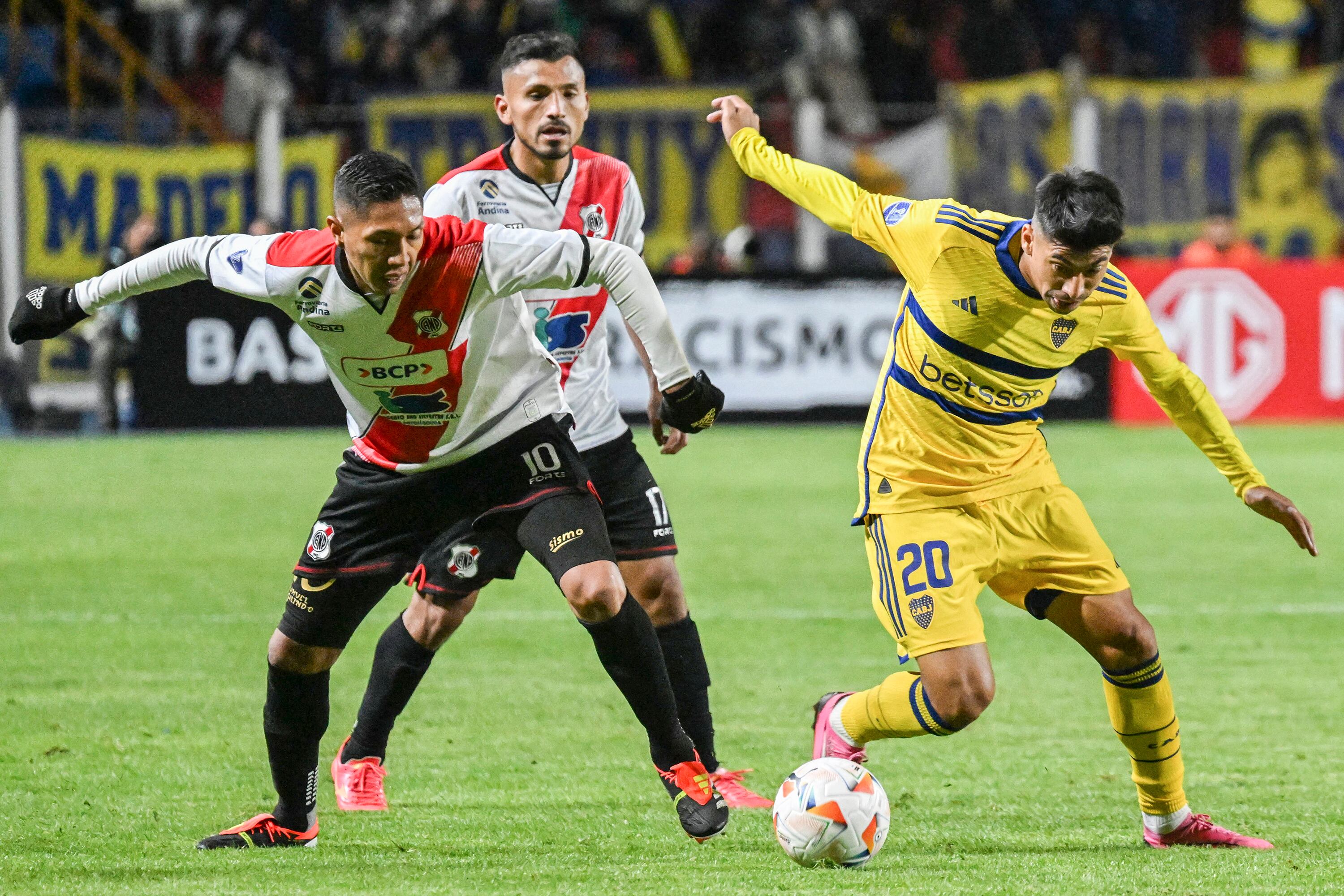 Boca dominó en la primera parte y aguantó como pudo en el complementario.