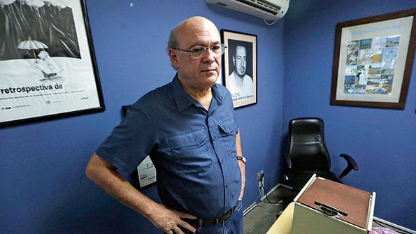 Carlos Fernando Chamorro acusó a la policía nicaragüense de saquear y ocupar la redacción de sus revistas.