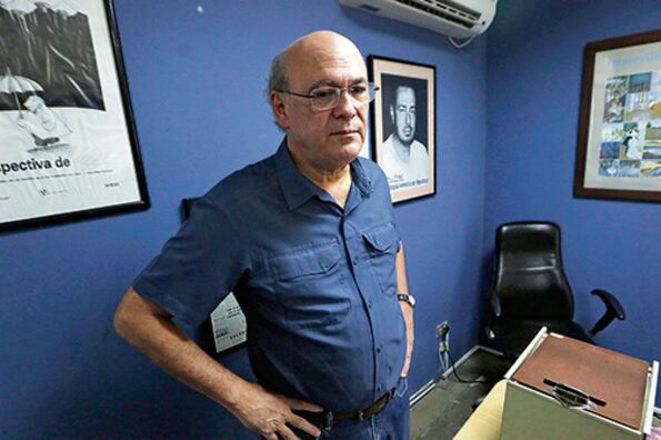 Carlos Fernando Chamorro acusó a la policía nicaragüense de saquear y ocupar la redacción de sus revistas.