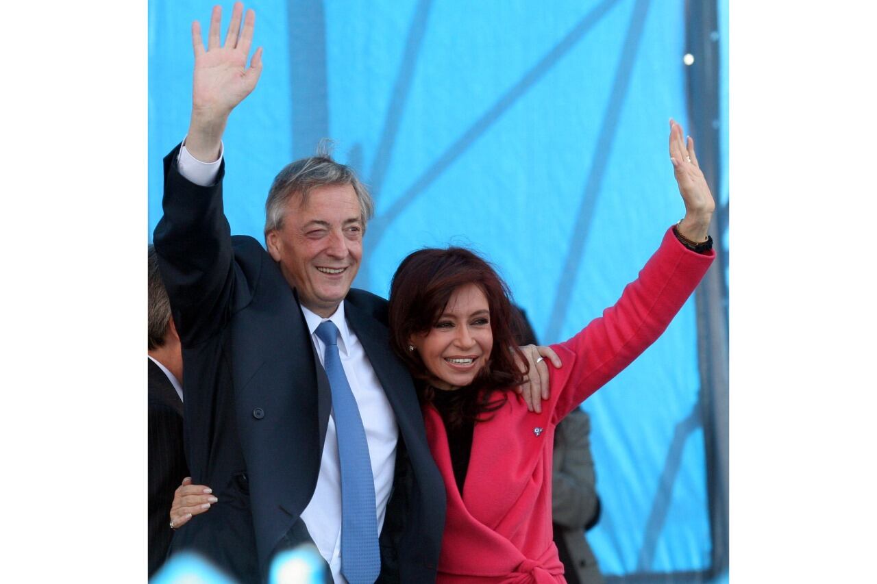 El matrimonio Kirchner, durante un acto de campaña. 