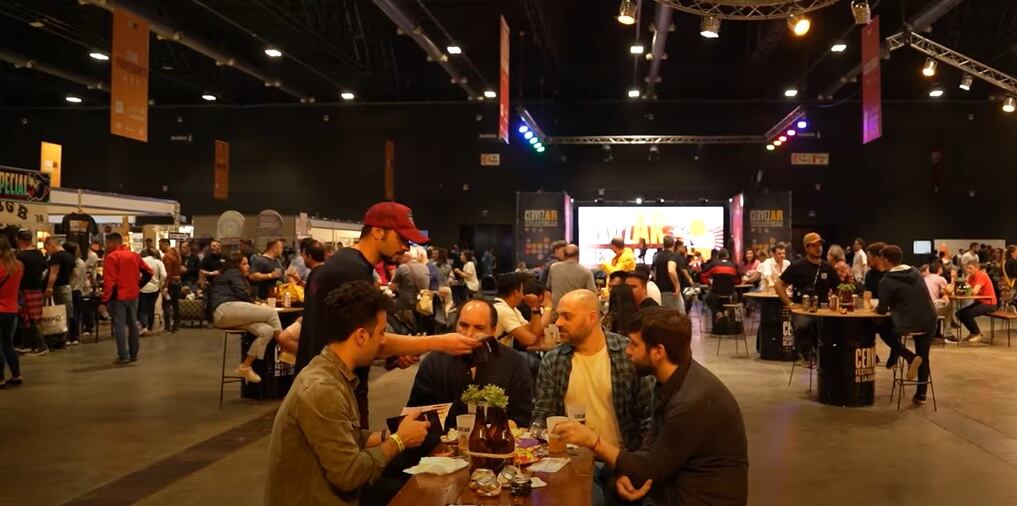 Del 15 al 17 de septiembre se realiza el Festival CervezAR 2023 en La Rural. Foto: Freepik