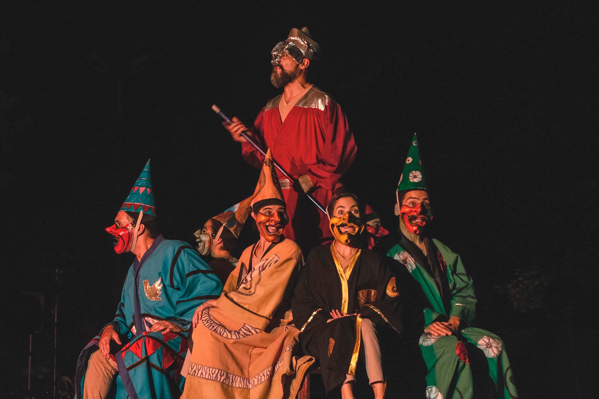 "Sombras del holograma o luz de los abrazos", espectáculo de La Runfla. 