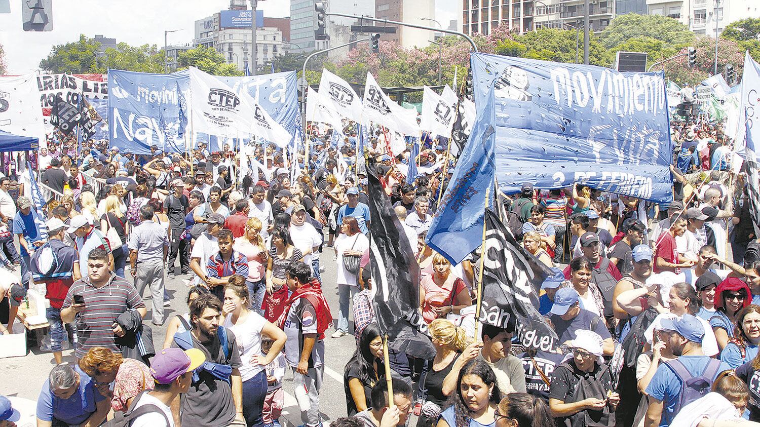La CTEP, la CCC y Barrios de Pie, además del FOL, saldrán a la calle otra vez.