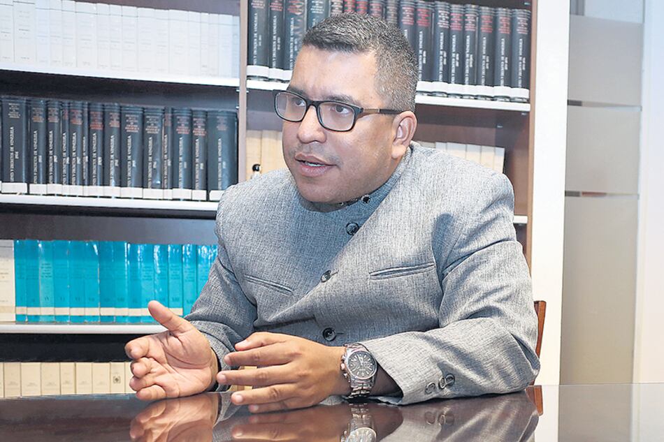 “Hay un trasfondo político desde Colombia muy interesado en desestabilizar la economía venezolana” afirma Rangel.