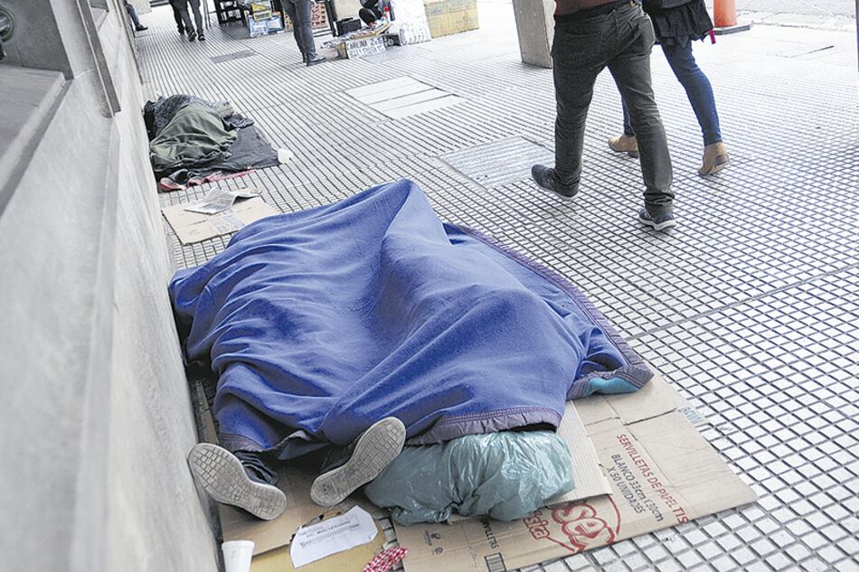 “La suba de la pobreza tiende a profundizar la desigualdad de género”, advierten los expertos.