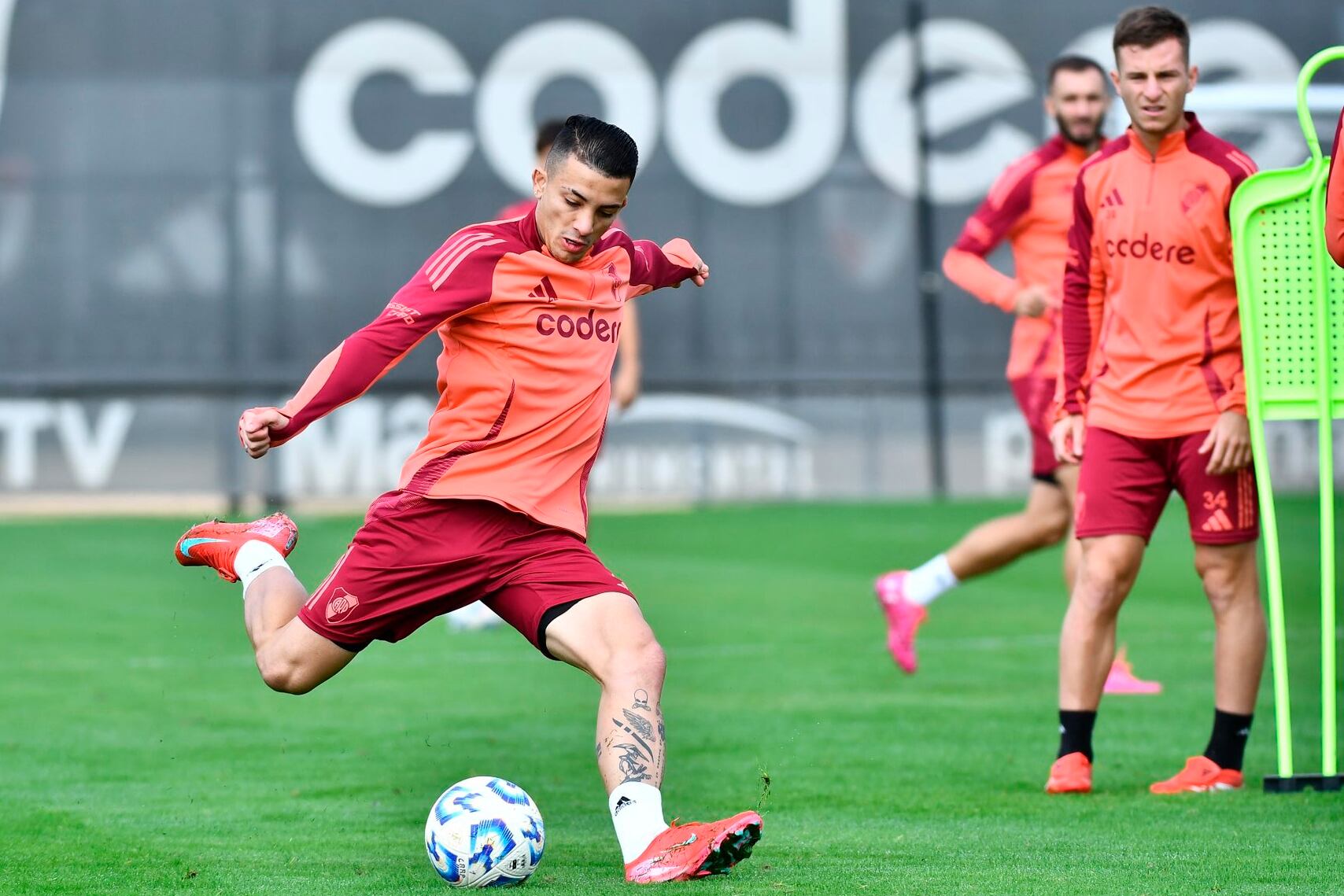 Ultima práctica riverplatense antes de medirse con el Lobo en el Bosque