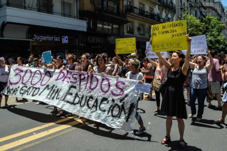 Los trabajadores cortaron avenida Santa Fe frete a una de las sedes del Ministerio.
