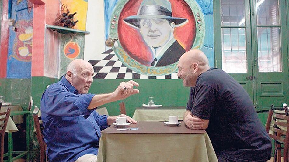 Volver a Boedo, un documental clásico en su formato de cabezas parlantes y ordenado en su exposición.