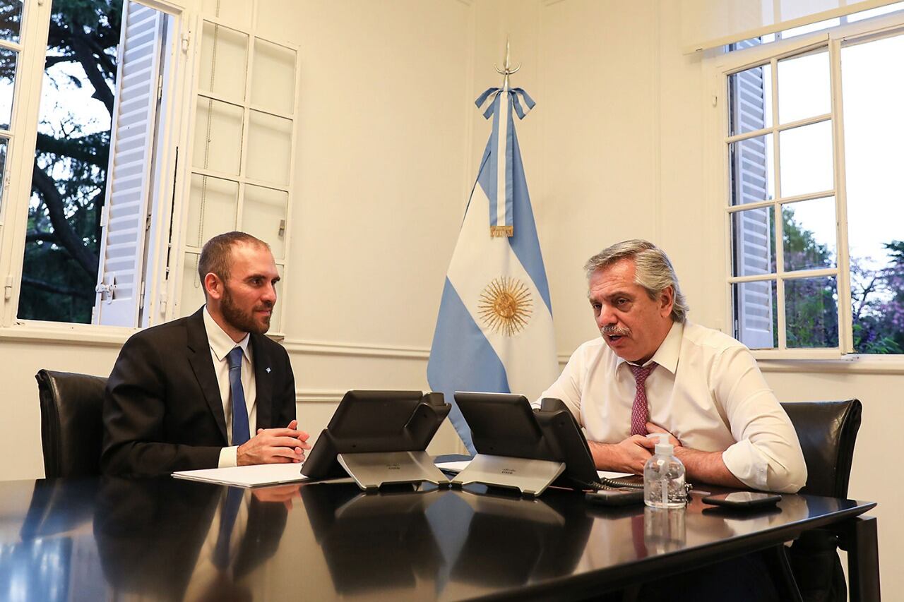 “Estamos más cerca pero muy lejos” comenta el presidente Alberto Fernández a quien pueda oírlo. Habla de la negociación de deuda privada bajo legislación extranjera.