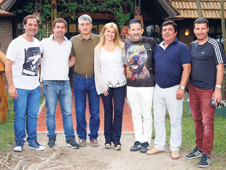 Sujarchuk, Ustarroz, Barrera, Magario, Menéndez, Espinoza y La Porta.