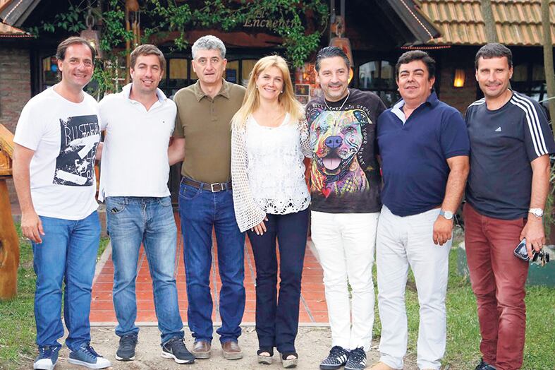 Sujarchuk, Ustarroz, Barrera, Magario, Menéndez, Espinoza y La Porta.