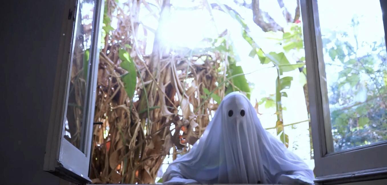 Urraka aborda los miedos primarios a partir de una figura universal: el fantasma.