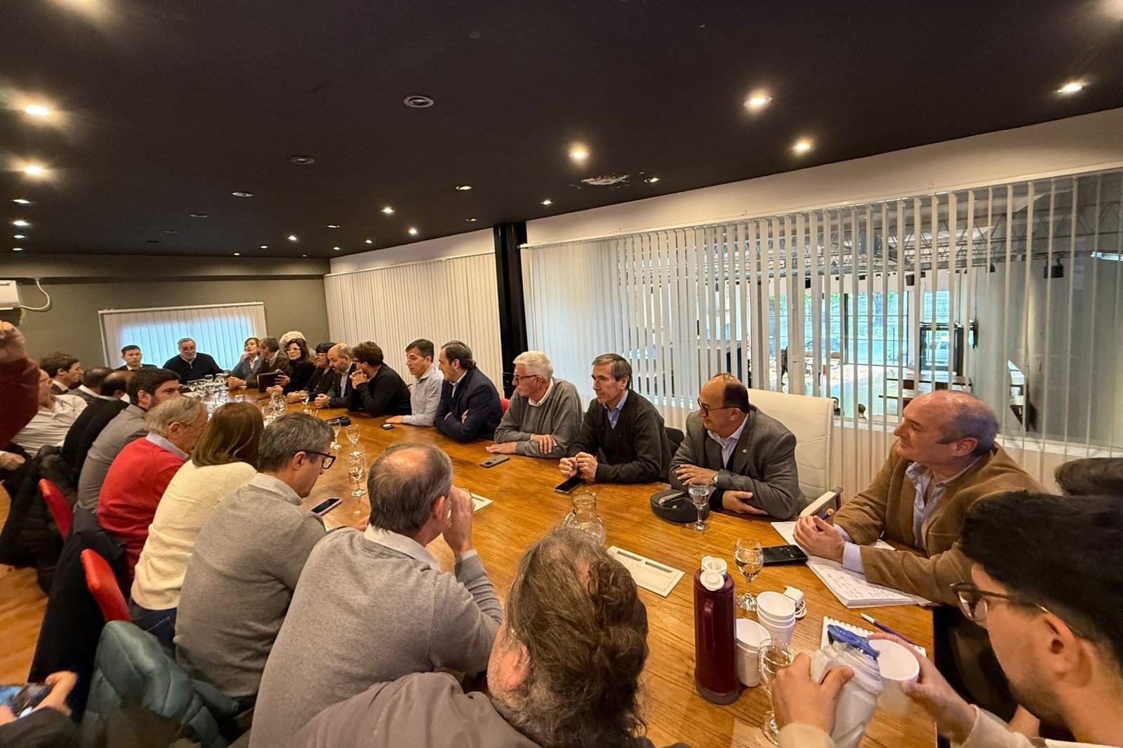  La reunión duró más de tres horas y hubo momentos de intercambios “fuertes”.