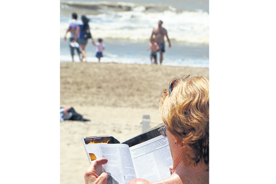 Días de descanso y lectura al reparo de las dunas en Mas de las Pampas.