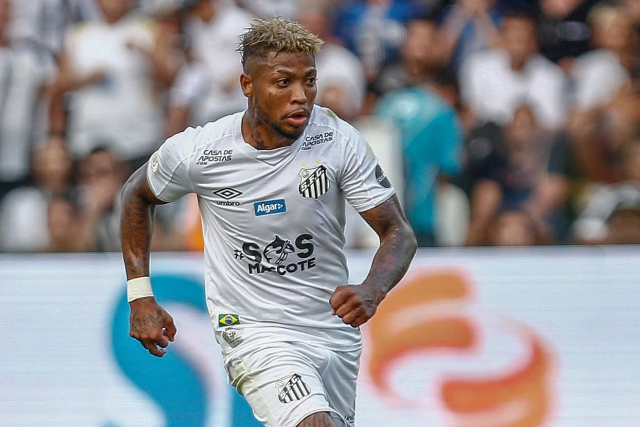 Marinho, carga de gol en Santos. Diez festejos en 14 partidos desde que volvió el fútbol brasileño.