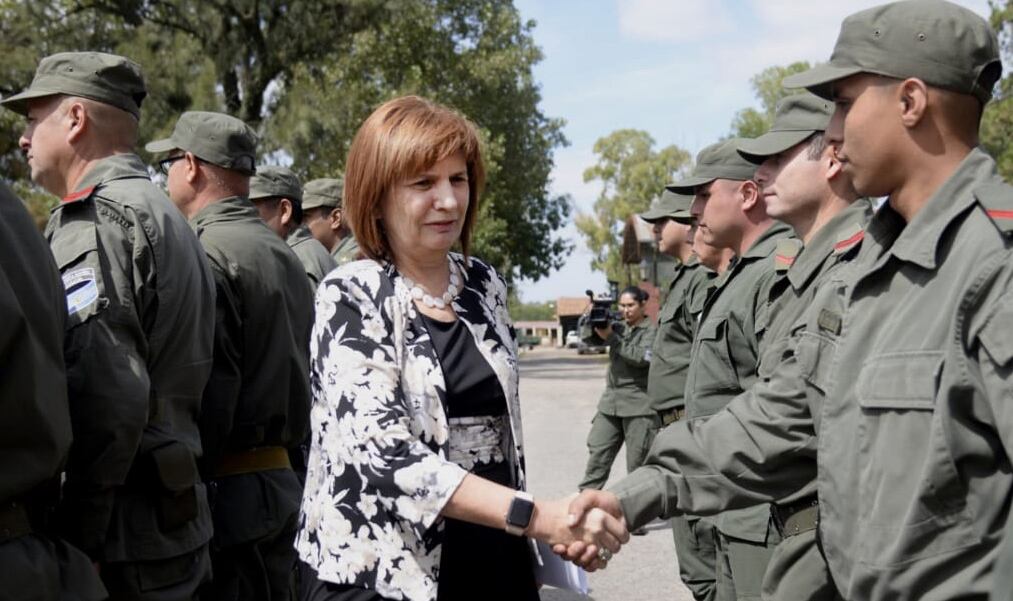 La ministra Bullrich firmó el decreto que deja en manos de Gendarmería el "Servicio Cívico Voluntario en Valores".
