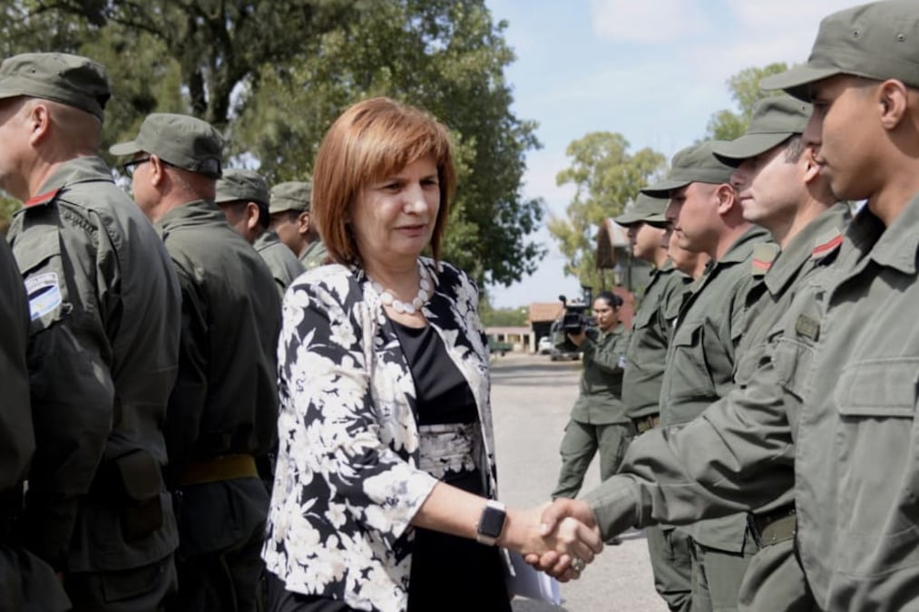 La ministra Bullrich firmó el decreto que deja en manos de Gendarmería el "Servicio Cívico Voluntario en Valores".