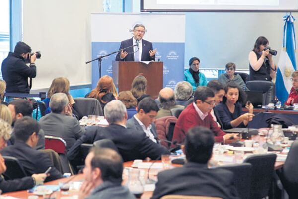El ministro de Salud de la Nación, Adolfo Rubinstein, a favor del aborto con una presentación de datos sólida y fundamentada.