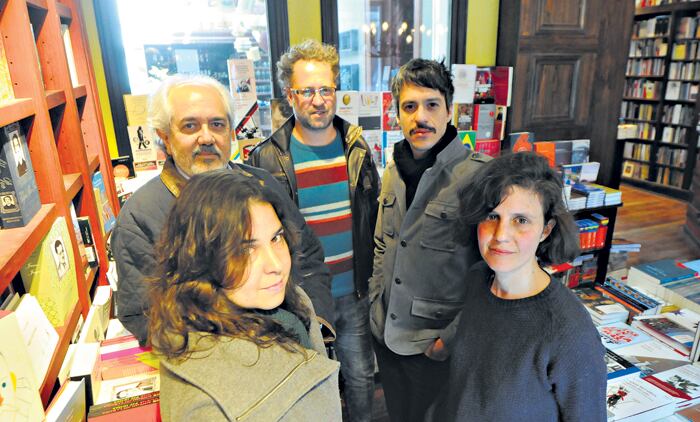 Clara Anich, Miguel Gaya (PEN), Marcelo Guerrieri, Enzo Maqueira y Guadalupe Faraj, integrantes del colectivo.